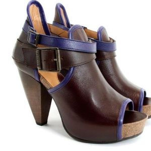 Lovely Galileo Fluevog heels. Comfortable! Includes dust bag.